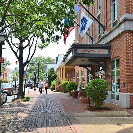 Hampton Inn Alexandria/Old Town Экстерьер фото