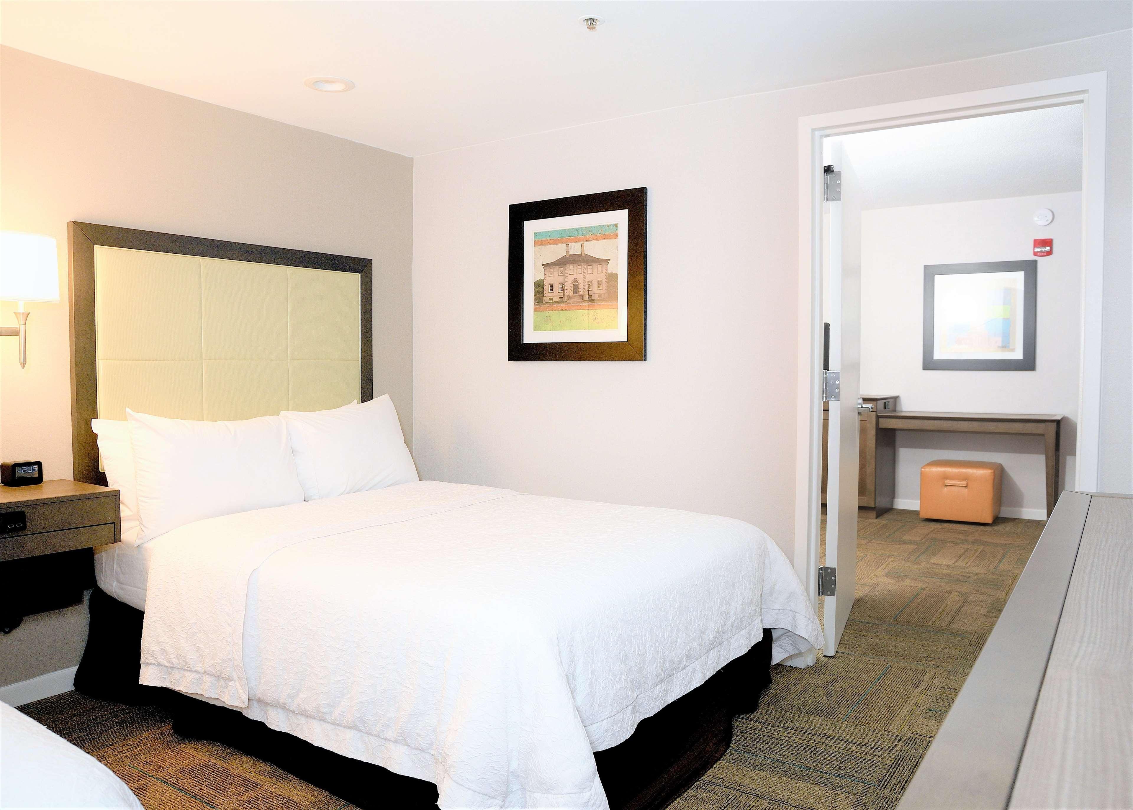 Hampton Inn Alexandria/Old Town Экстерьер фото