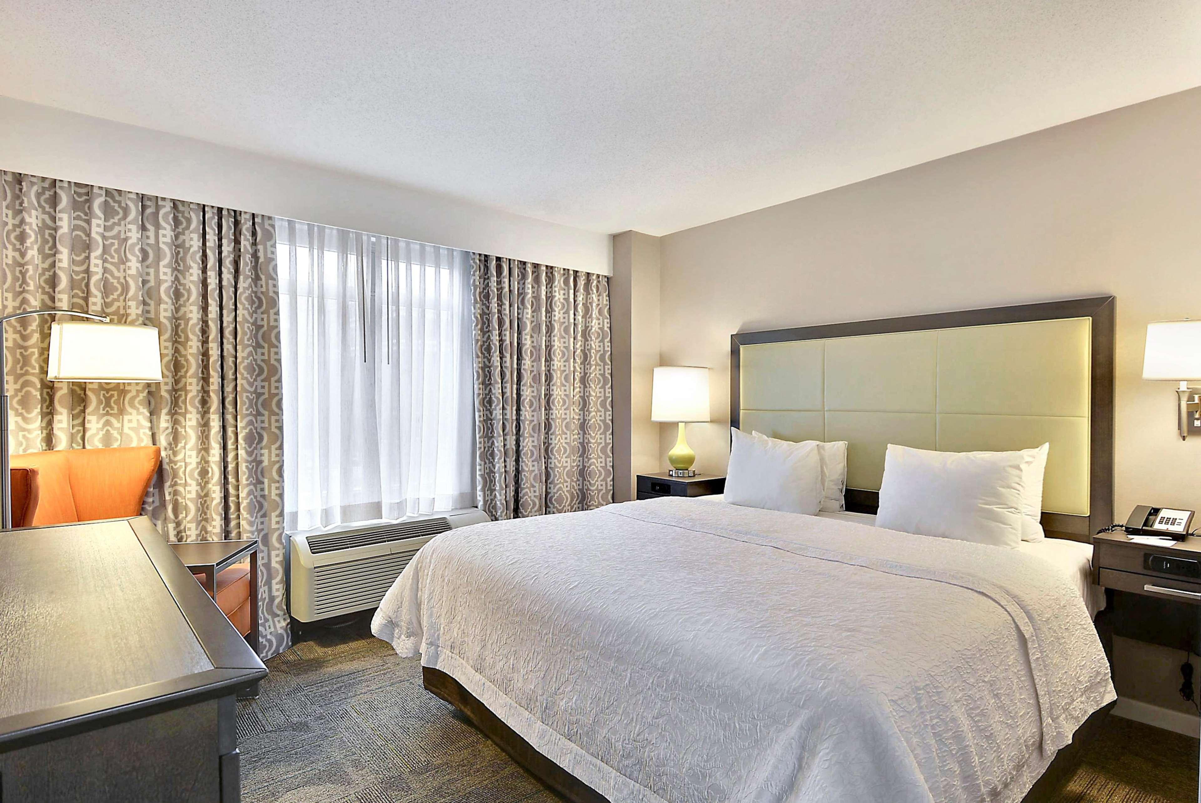 Hampton Inn Alexandria/Old Town Экстерьер фото