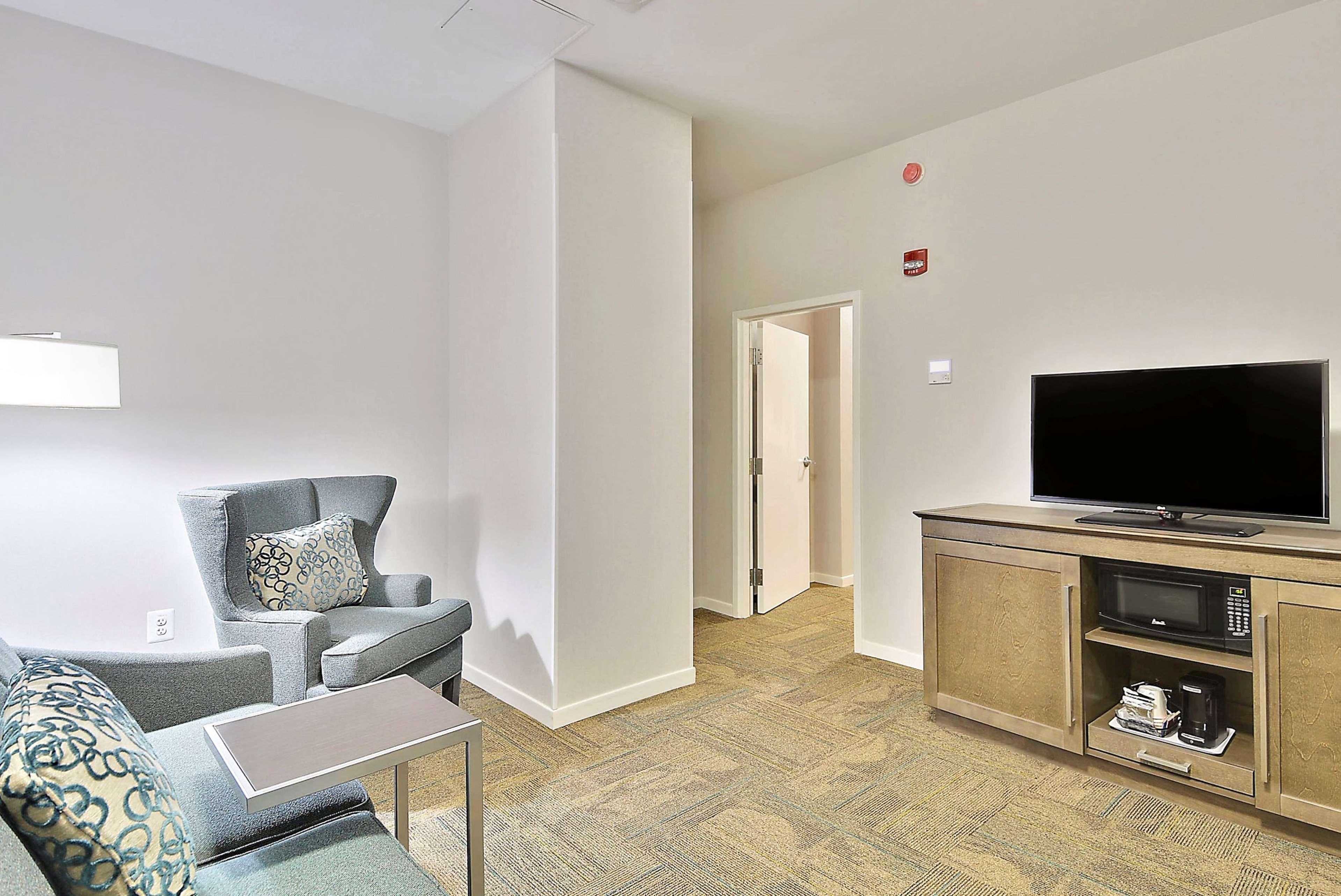 Hampton Inn Alexandria/Old Town Экстерьер фото