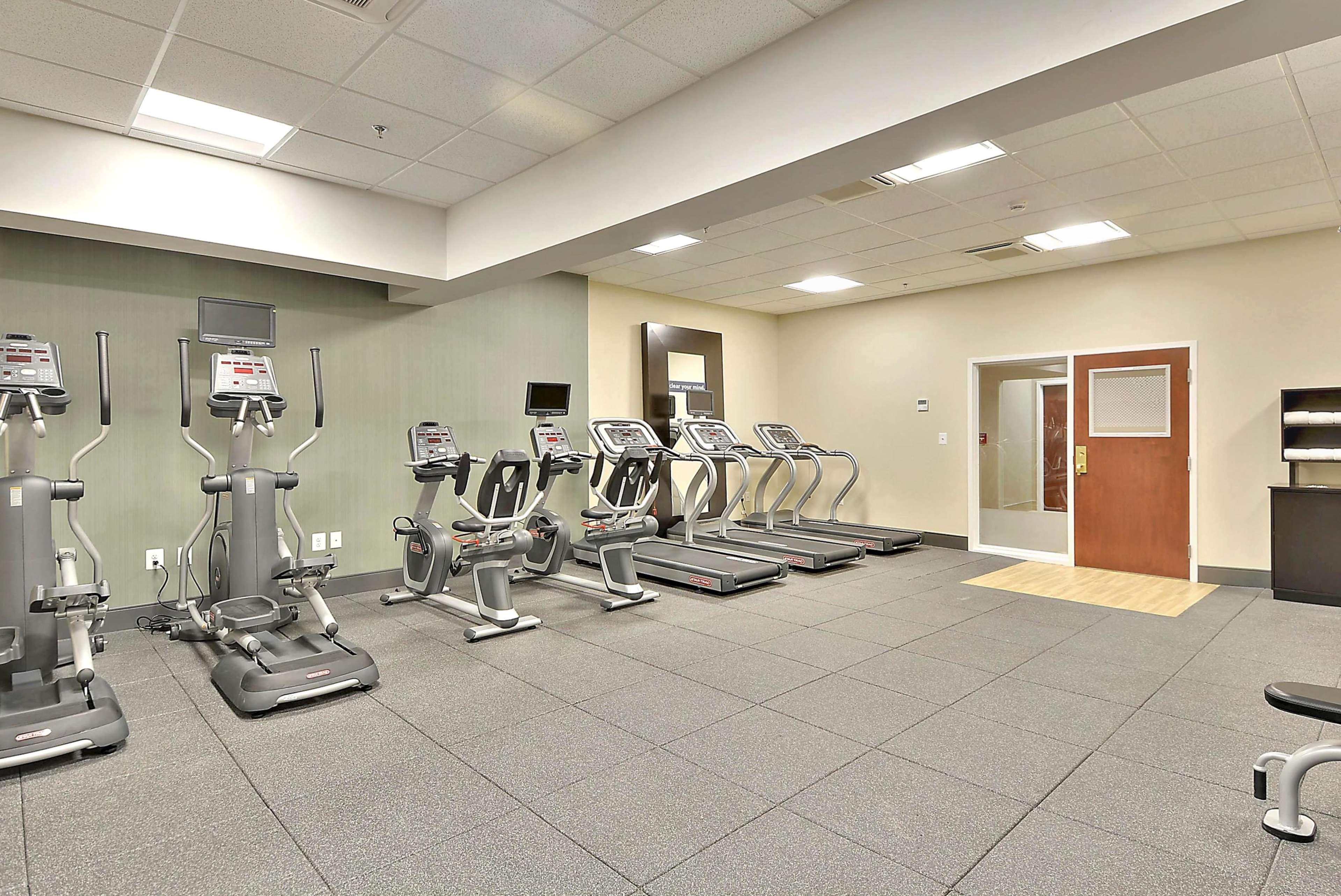 Hampton Inn Alexandria/Old Town Экстерьер фото