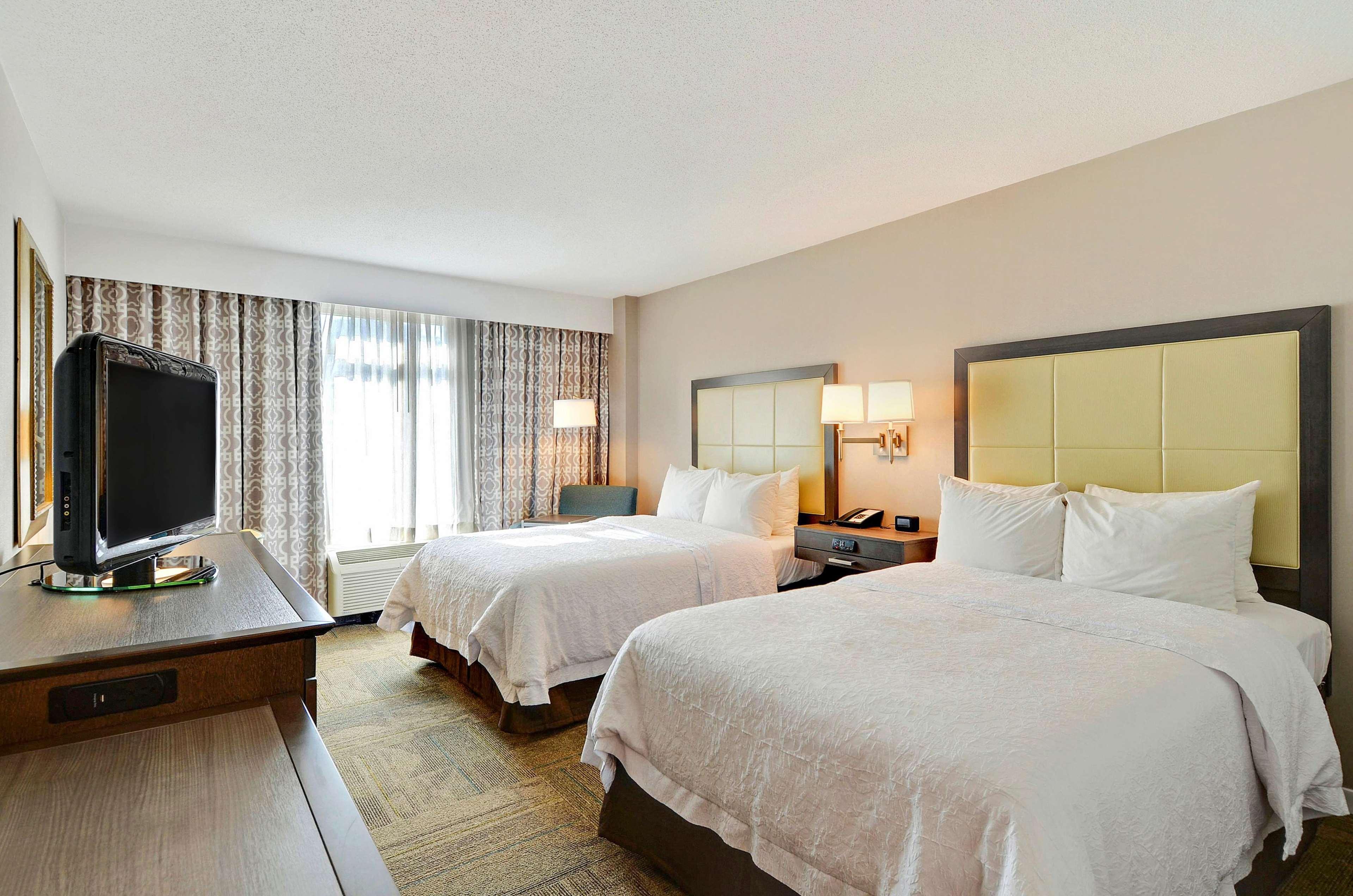 Hampton Inn Alexandria/Old Town Экстерьер фото