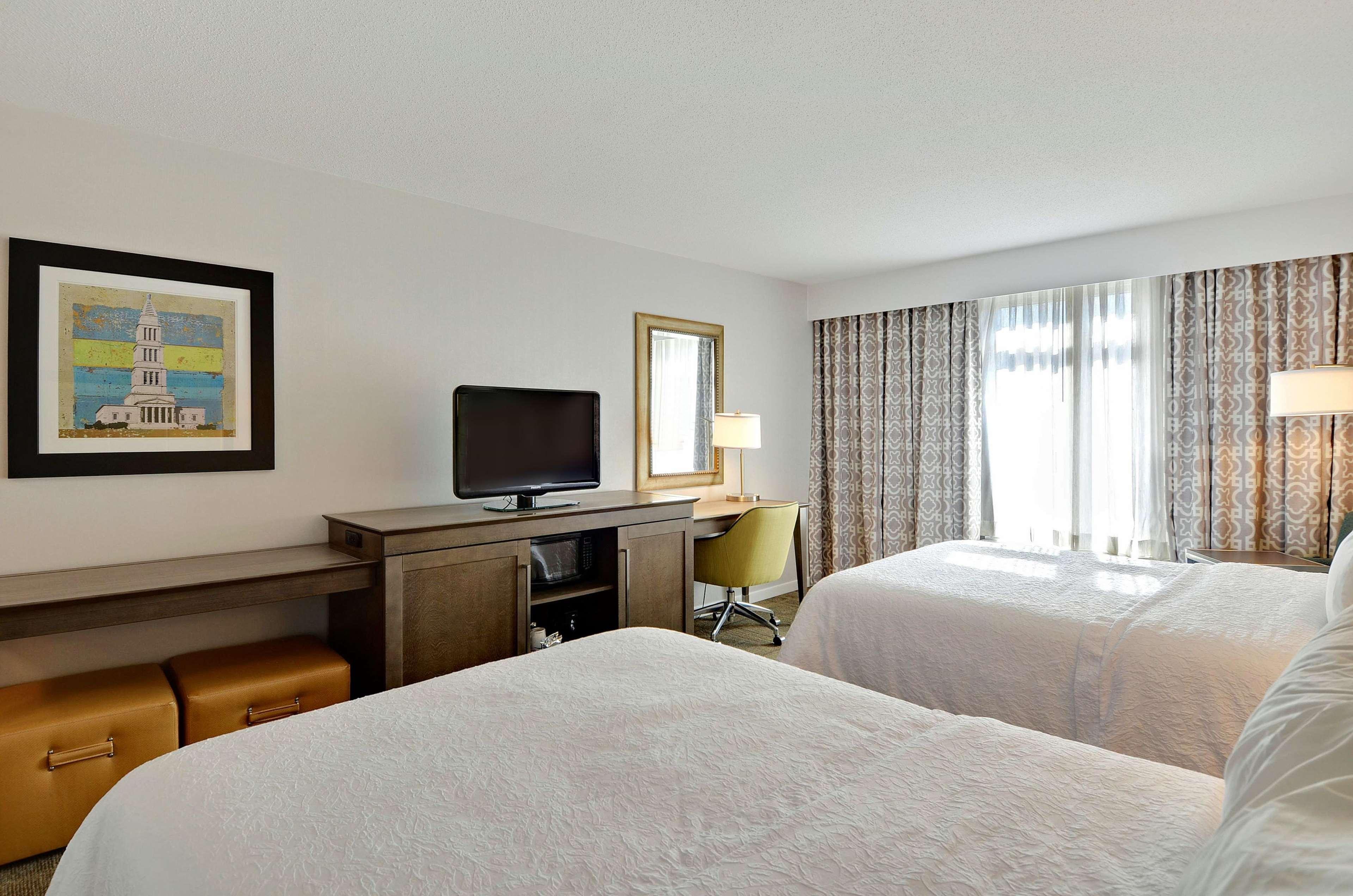 Hampton Inn Alexandria/Old Town Экстерьер фото