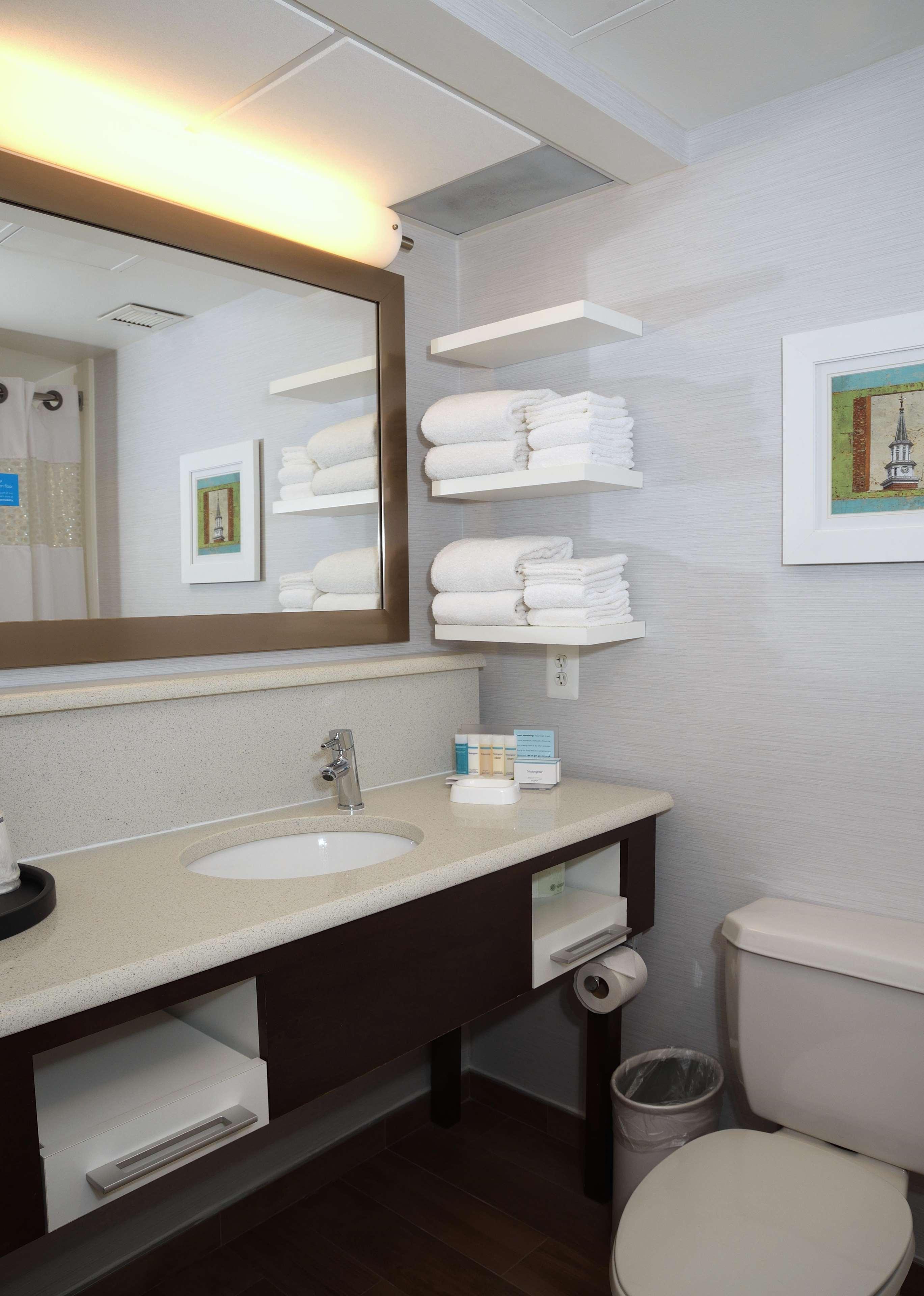 Hampton Inn Alexandria/Old Town Экстерьер фото