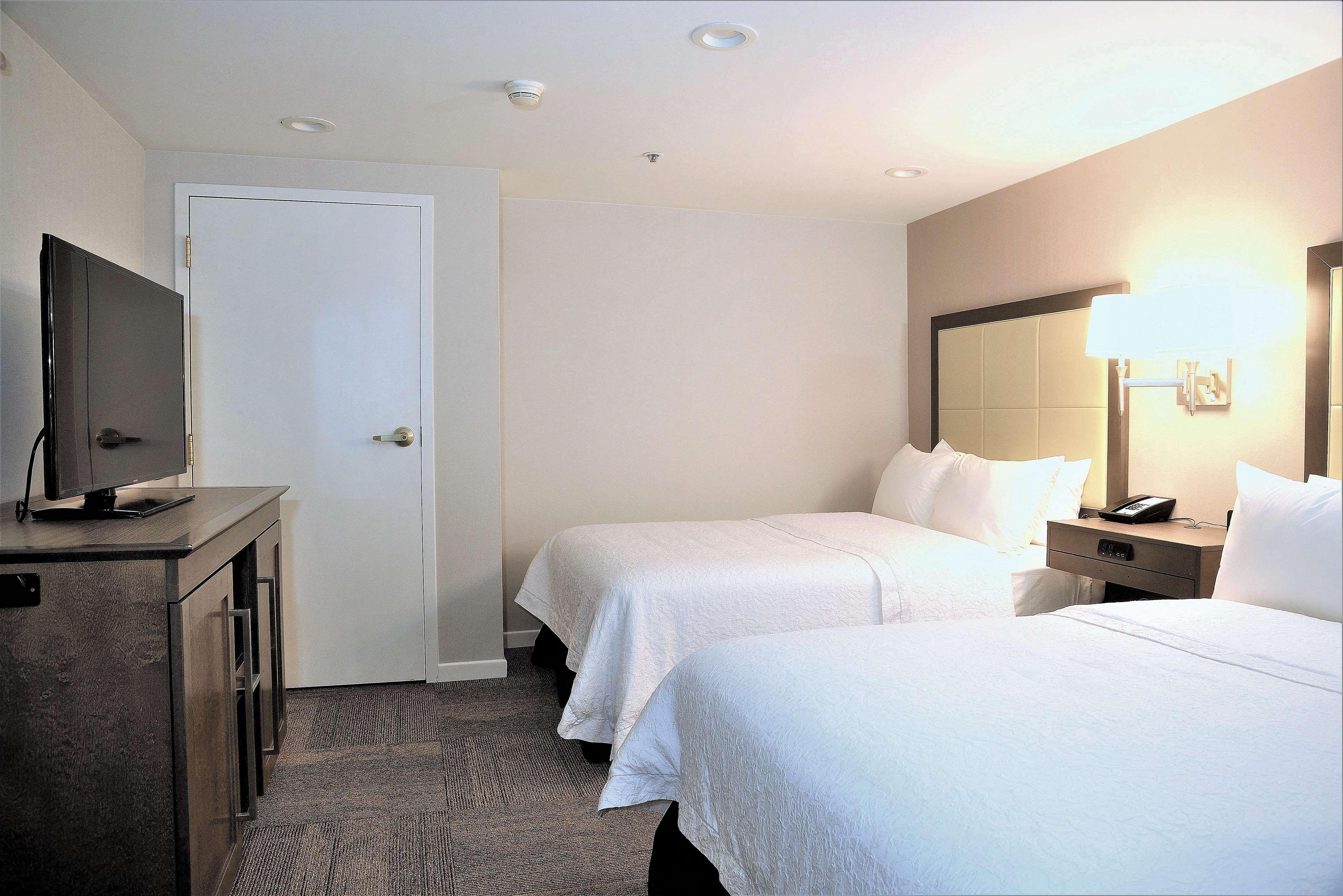 Hampton Inn Alexandria/Old Town Экстерьер фото