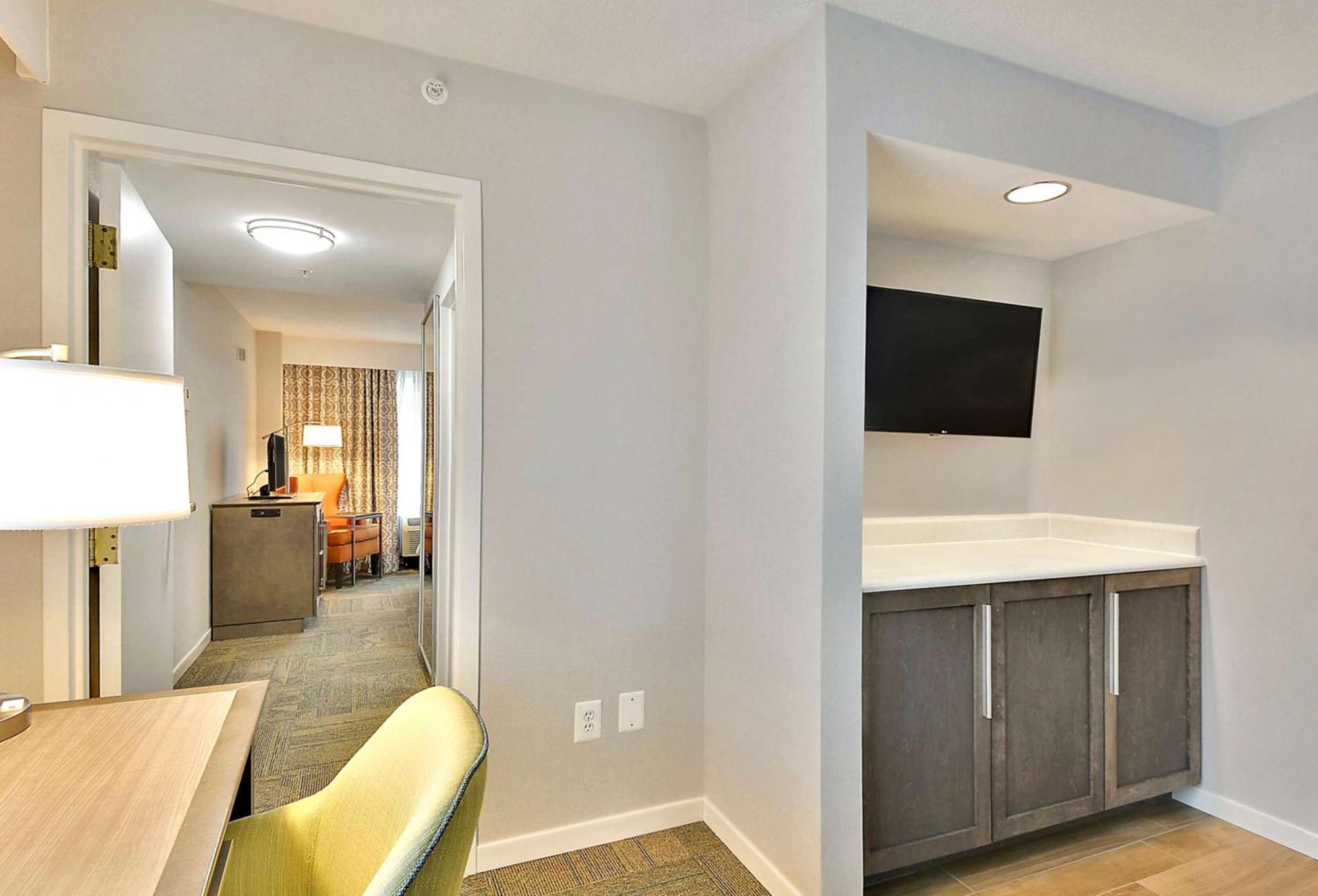 Hampton Inn Alexandria/Old Town Экстерьер фото