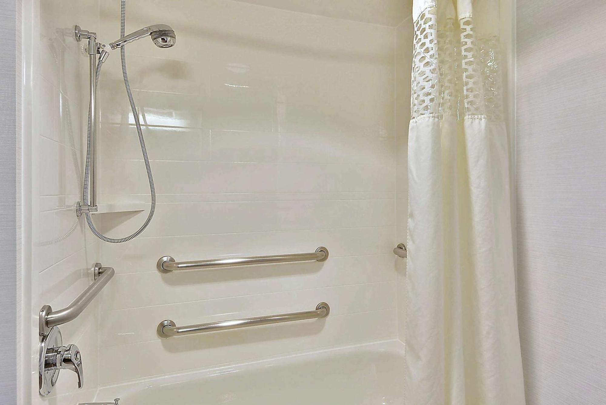 Hampton Inn Alexandria/Old Town Экстерьер фото