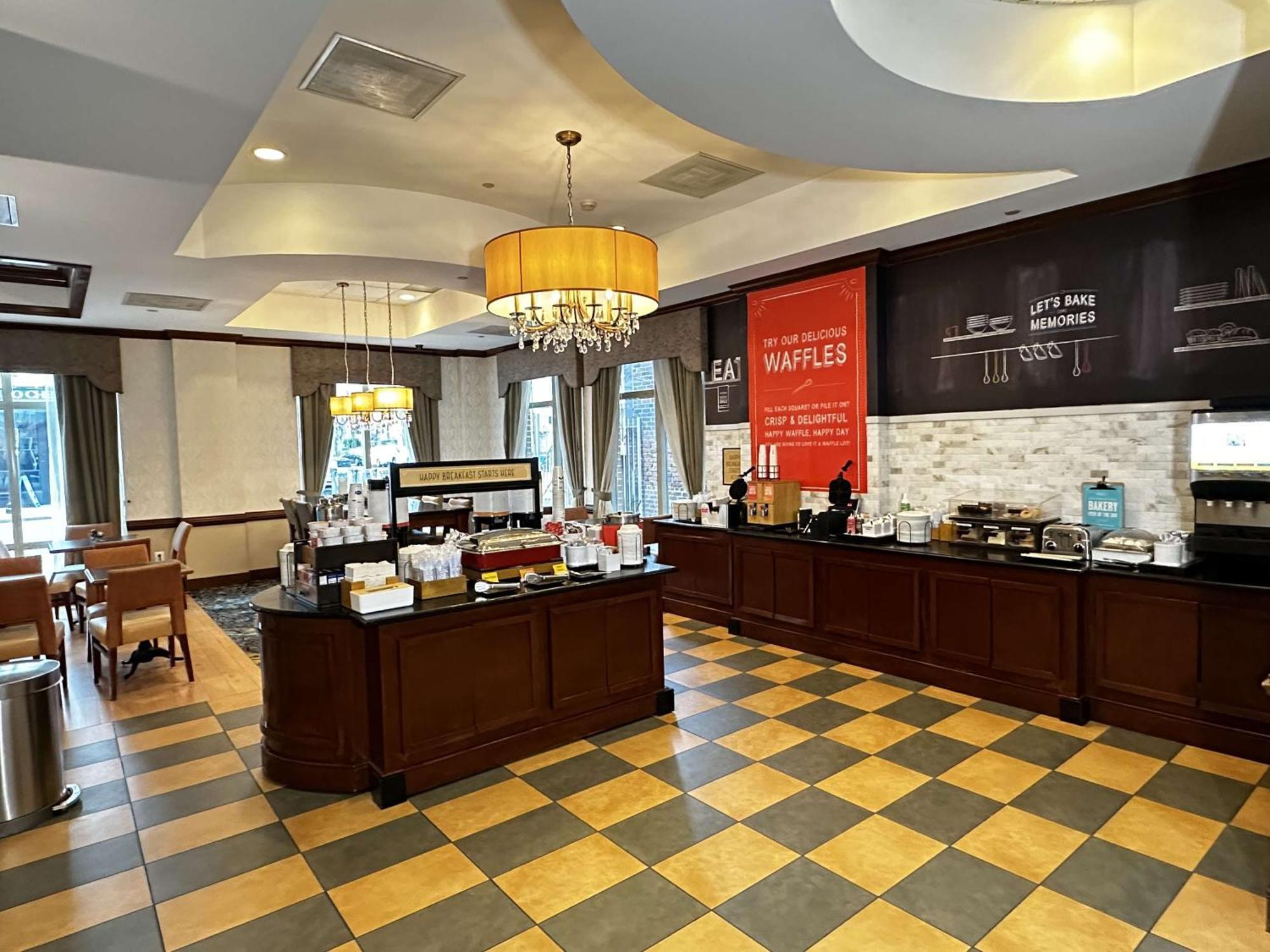 Hampton Inn Alexandria/Old Town Экстерьер фото