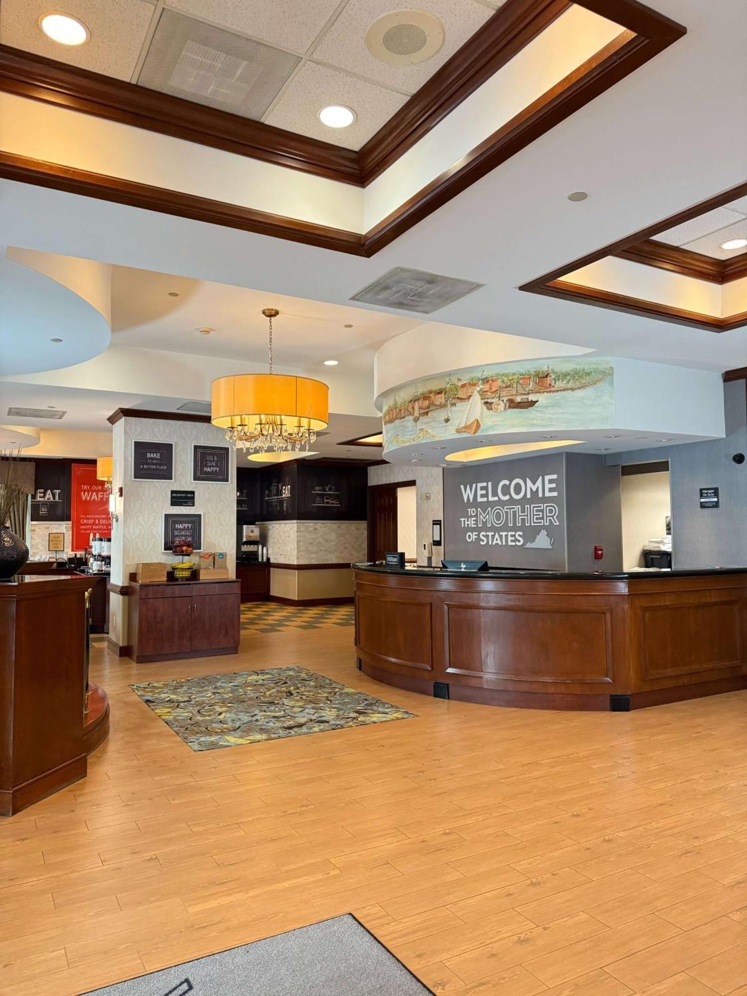 Hampton Inn Alexandria/Old Town Экстерьер фото