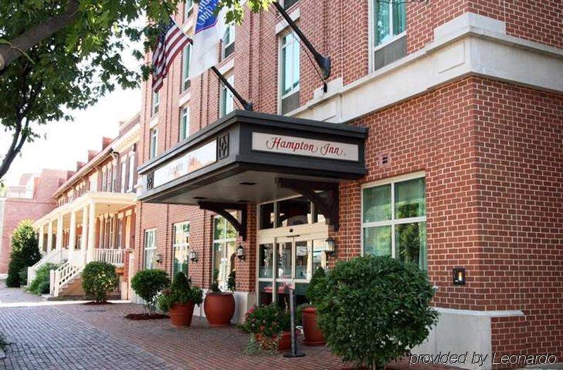 Hampton Inn Alexandria/Old Town Экстерьер фото