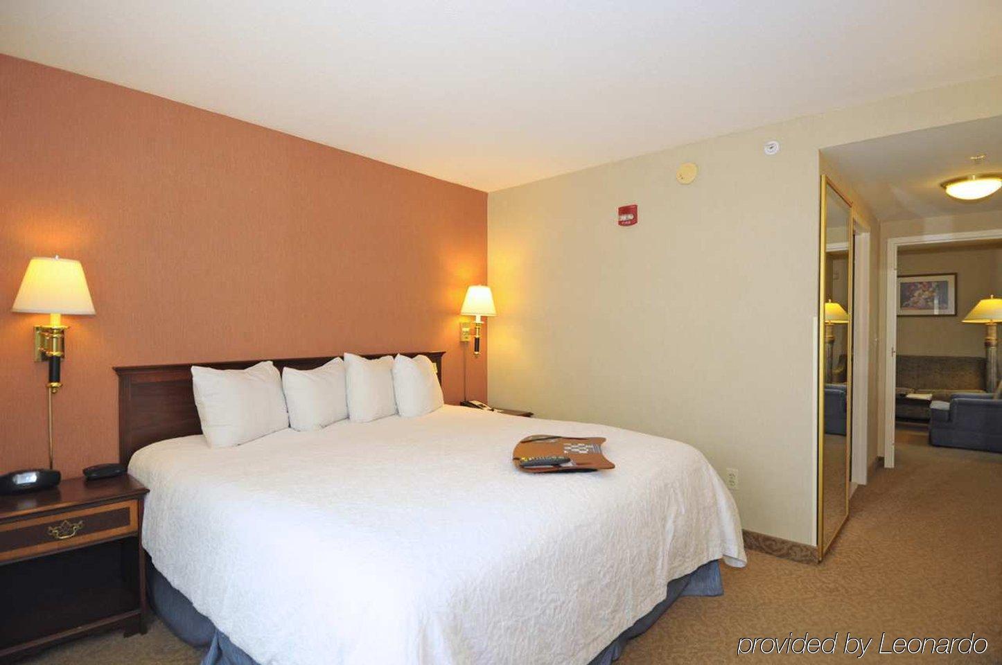 Hampton Inn Alexandria/Old Town Экстерьер фото