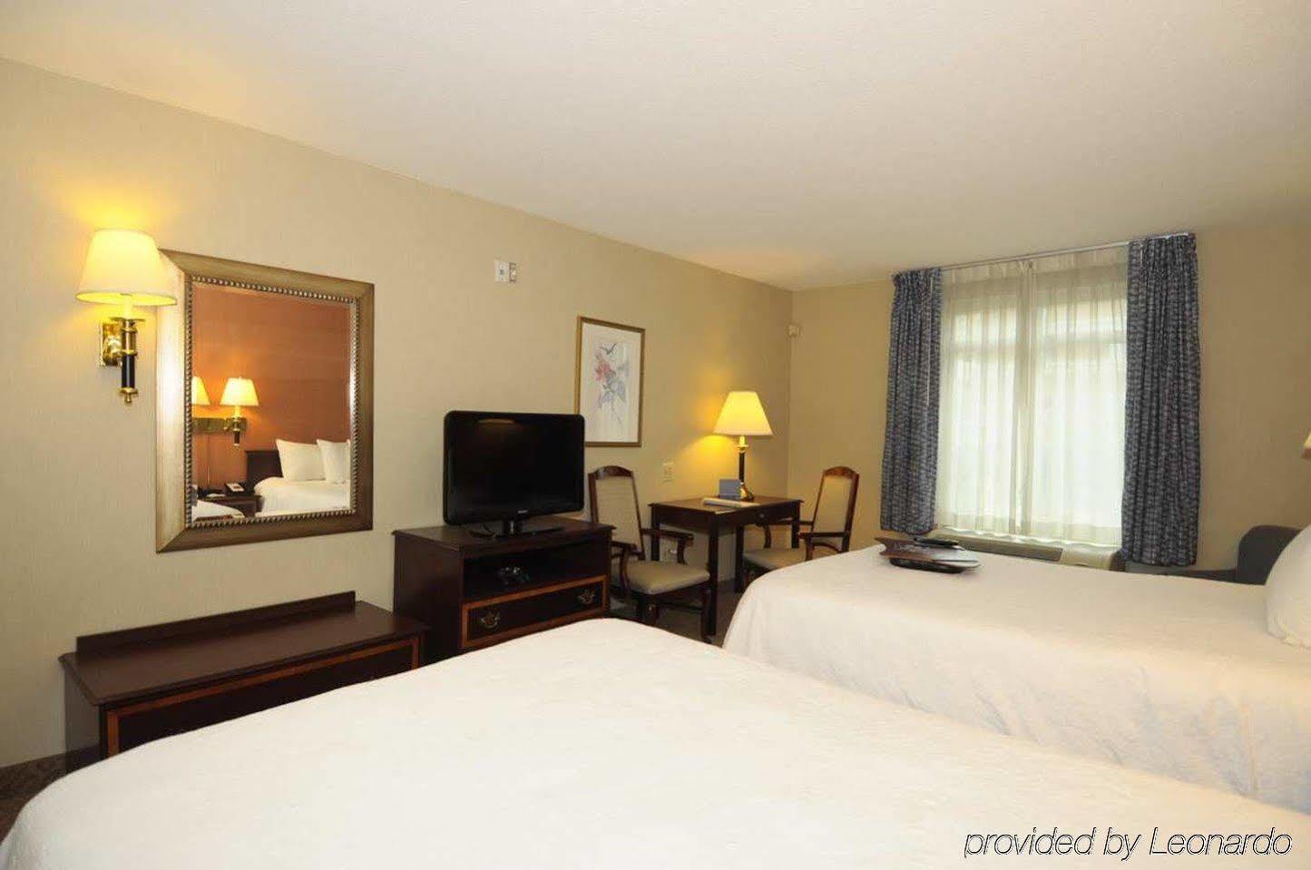 Hampton Inn Alexandria/Old Town Экстерьер фото