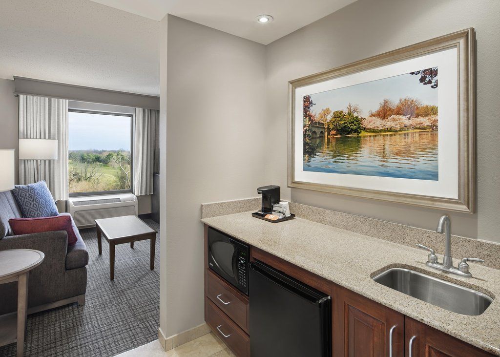 Hampton Inn Alexandria/Old Town Экстерьер фото