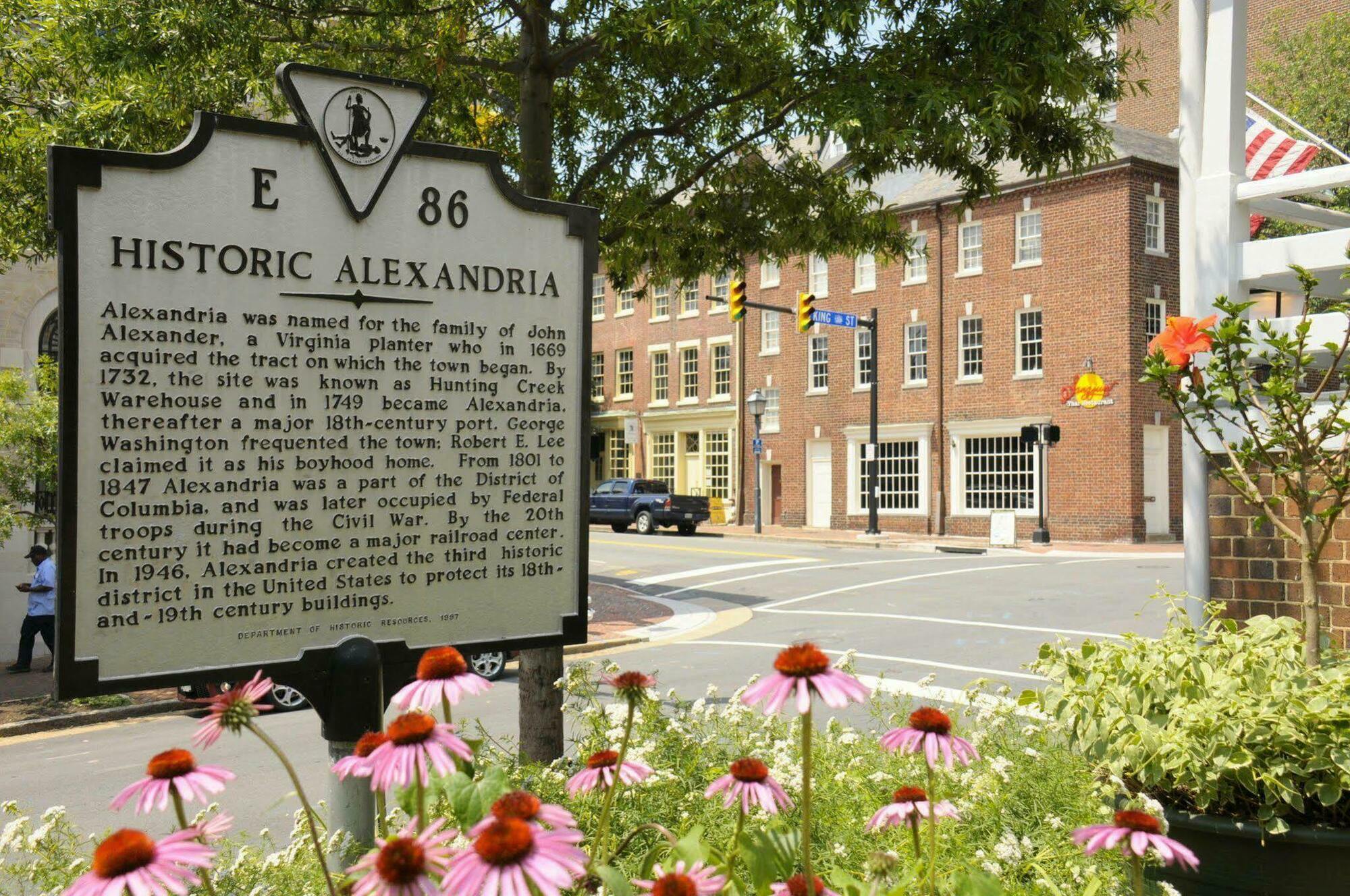 Hampton Inn Alexandria/Old Town Экстерьер фото